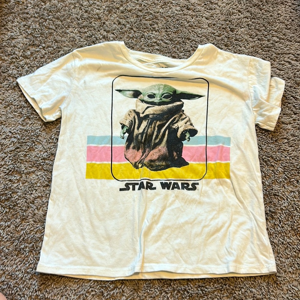 Women’s white Star Wars tee.